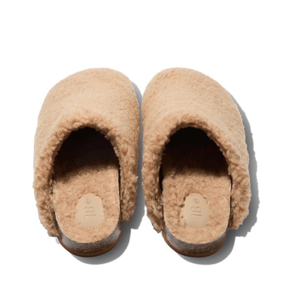 Intentionally Blank Apres Slipper - Picture 2 of 4